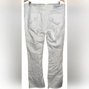 🌺🌺Rock & Republic White Bootcut Jeans with Rhinestone Logo Pockets